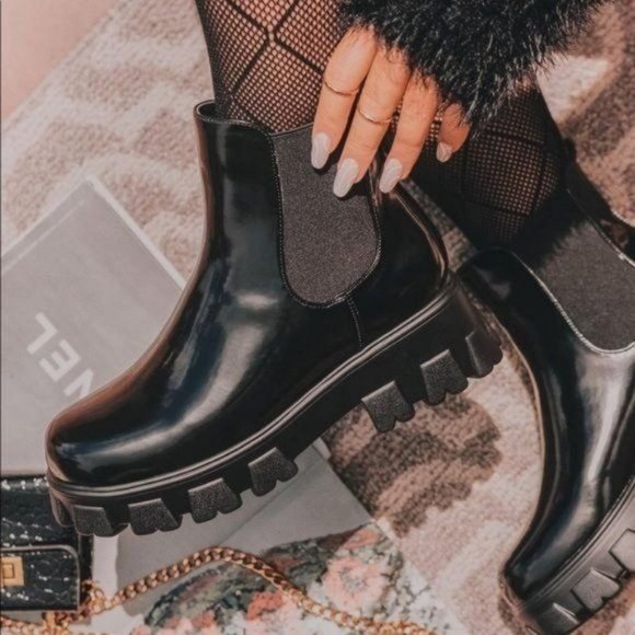 !! NEW !! Chunky Lug Sole Pull On Chelsea Boots in Black Patent - Picture 4 of 5